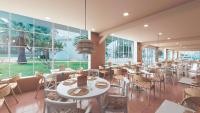 Restauracja lub miejsce do jedzenia w obiekcie Garden Saladina - Adults Only