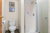 Comfort Inn & Suitesにあるバスルーム