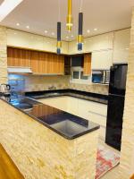 Kuchyň nebo kuchyňský kout v ubytování مدينتي شقه مميزه جديده فرش فندقي عالي جدا madinaty luxury apartment