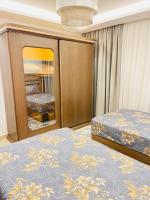 Postel nebo postele na pokoji v ubytování مدينتي شقه مميزه جديده فرش فندقي عالي جدا madinaty luxury apartment