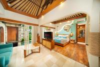 Aksari Villa Seminyak by Ini Vie Hospitalityにあるテレビまたはエンターテインメントセンター