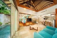 Aksari Villa Seminyak by Ini Vie Hospitalityにあるテレビまたはエンターテインメントセンター