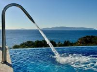 Bazén v ubytovaní Villa Kalypso Infinity Pool Villa alebo v jeho blízkosti