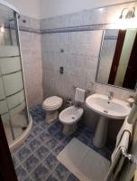A bathroom at Costa Gaia Rooms