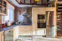 A kitchen or kitchenette at SevillaHome- Ave Cesar