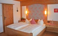 Postel nebo postele na pokoji v ubytování Dreimäderlhaus - Das vegetarische Boutique Hotel