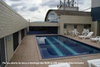 a swimming pool on the roof of a building at Flat Sirena - São Vicente in São Vicente
