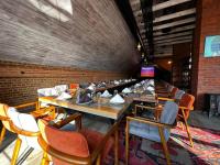 een eetkamer met houten tafels en stoelen bij Dad Residence in Lankaran