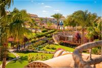 una vista aérea de un parque con palmeras en Utopia Beach Club, en Marsa Alam
