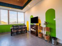 Una televisión o centro de entretenimiento en The Hosteller Lansdowne