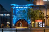 un edificio con una señal azul en él por la noche en 沃德酒店济南泉城广场大明湖店, en Jinan