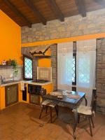 A kitchen or kitchenette at Agriturismo Le Grotte