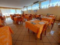 Restauracja lub miejsce do jedzenia w obiekcie Hotel Joli