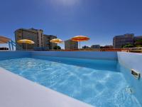 Basen w obiekcie Hotel Joli lub w pobliżu