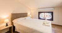 Postel nebo postele na pokoji v ubytování Can Cintet 3 Apartamento con terraza en Besalú