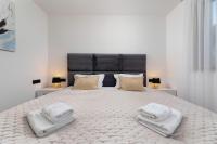 Posteľ alebo postele v izbe v ubytovaní Villa Njivice Apartman Marina