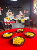 Jídlo v hostelu nebo okolí