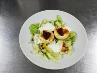 Jídlo v hotelu nebo okolí