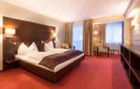 A bed or beds in a room at Hotel Kammerlander