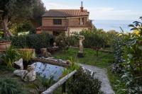 A garden outside Il Vicolo Palinuro