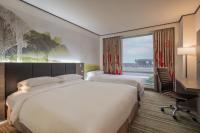 Hyatt Regency Taoyuan International Airportにあるベッド