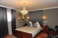 Łóżko lub łóżka w pokoju w obiekcie Boutique Hotel Szárcsa