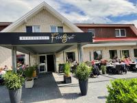 Budova, kde se chata nachází