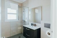 A bathroom at WELCS VILLA 021 EMP CaZa con piscina privada