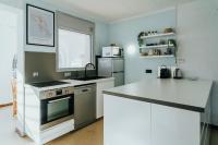 A kitchen or kitchenette at WELCS VILLA 021 EMP CaZa con piscina privada