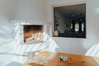 A television and/or entertainment centre at WELCS VILLA 021 EMP CaZa con piscina privada