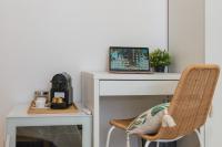 Guest House Chez Bastienにあるテレビまたはエンターテインメントセンター