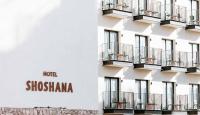 ein Gebäude mit Balkonen an der Seite in der Unterkunft Hotel Shoshana - Adults Only in Eilat