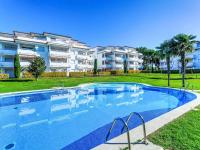 The swimming pool at or close to Apartment Green Mar H by Interhome