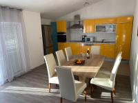 Kuchyňa alebo kuchynka v ubytovaní Apartments Miroslava