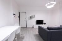 Novegro Apartment Milano Linateにあるテレビまたはエンターテインメントセンター