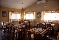 En restaurant eller et andet spisested på La Vicuñita Hotel & Cabañas