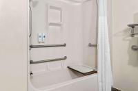 Comfort Inn & Suitesにあるバスルーム