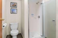 Comfort Inn & Suitesにあるバスルーム