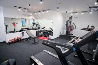 Fitness centrum a/nebo fitness zařízení v ubytování Hotel Adalbert Szent Tamás ház