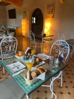 Jídlo v hotelu nebo okolí