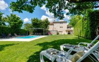 Basen w obiekcie Holiday Home Ladici Ii lub w pobliżu
