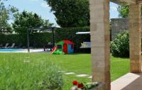 Plac zabaw dla dzieci w obiekcie Holiday Home Ladici Ii