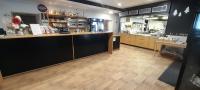 Kuchyň nebo kuchyňský kout v ubytování Penzion a Restaurace u Sousedů