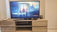 TV a/nebo společenská místnost v ubytování STAY Executive Retreat