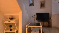 Televízia a/alebo spoločenská miestnosť v ubytovaní Casita Lulu en Almeria