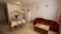 Kuchyňa alebo kuchynka v ubytovaní Apartment Malinska, Primorje-Gorski Kotar 20
