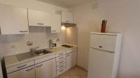 Kuchyňa alebo kuchynka v ubytovaní Apartment Malinska, Primorje-Gorski Kotar 20