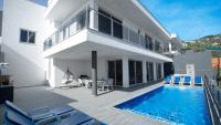 Bazén v ubytování Villa Oceânica by LovelyStay nebo v jeho okolí