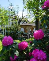Vonkajšia záhrada v ubytovaní Hotel Victoria