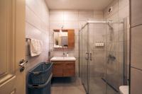 A bathroom at Kuledibi Suites, Historical 1-bedroom apartment No-2
